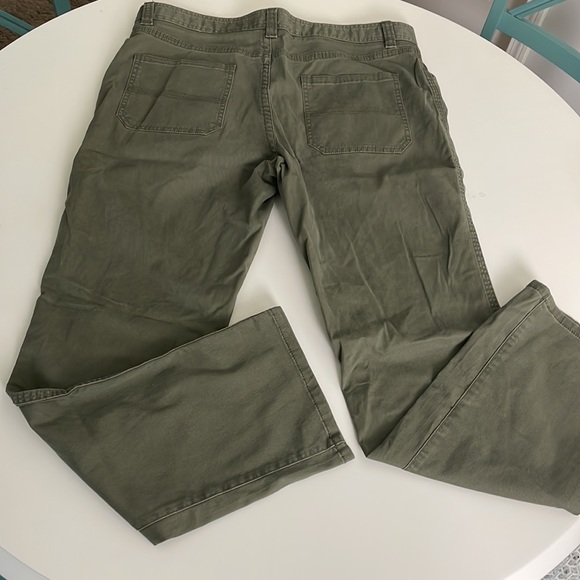 G.H. Bass & Co. Men’s Army Green 5-pocket Button & zip fly Pants- 34/32L - Picture 7 of 12